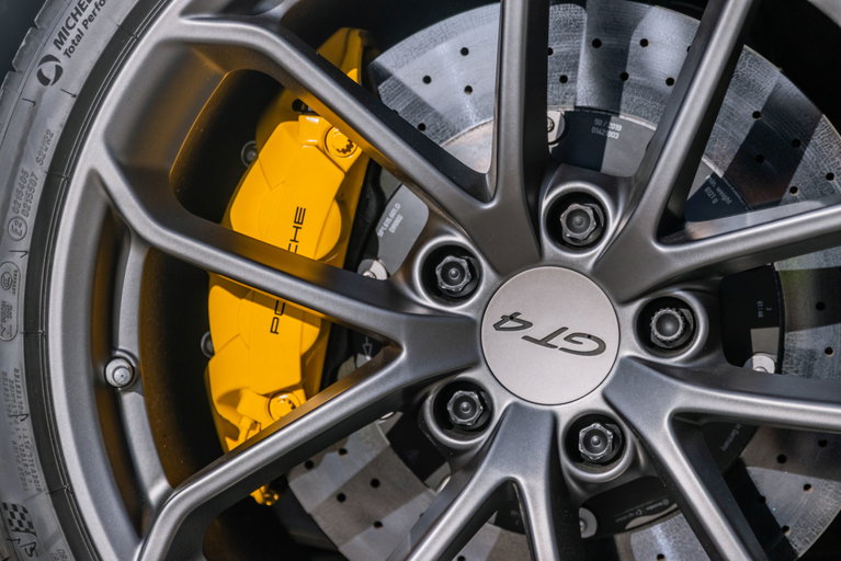Porsche 718 Cayman GT4