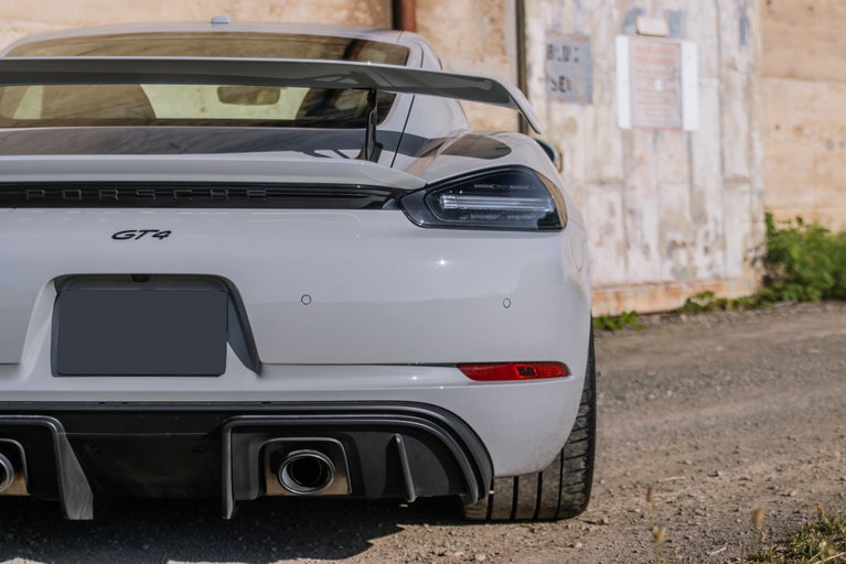 Porsche 718 Cayman GT4