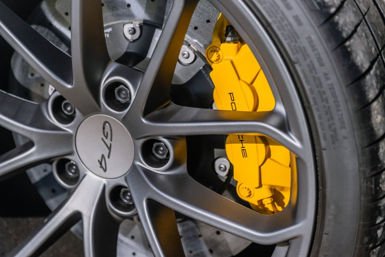 Porsche 718 Cayman GT4