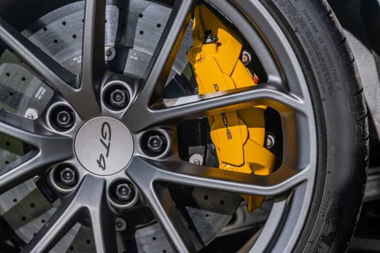 Porsche 718 Cayman GT4