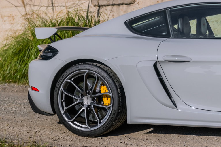 Porsche 718 Cayman GT4