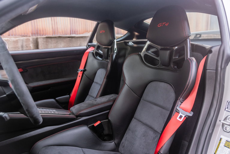 Porsche 718 Cayman GT4