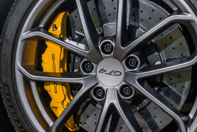 Porsche 718 Cayman GT4