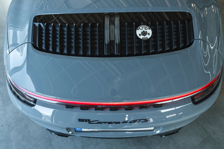 Porsche 992 Carrera 4 GTS