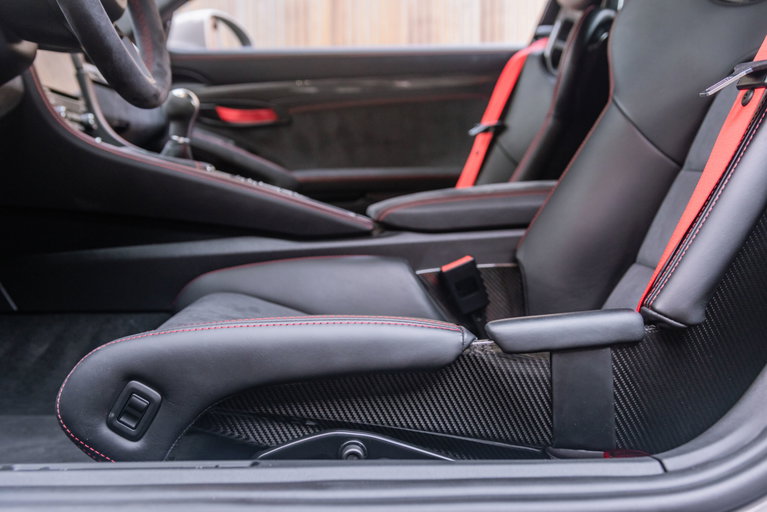 Porsche 718 Cayman GT4