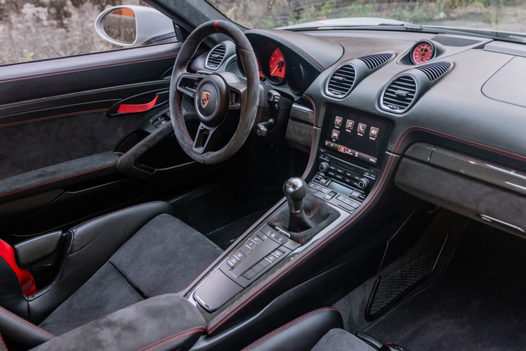 Porsche 718 Cayman GT4