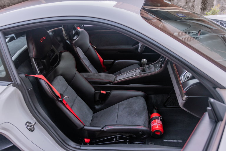 Porsche 718 Cayman GT4