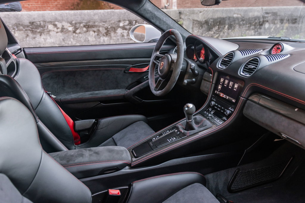 Porsche 718 Cayman GT4