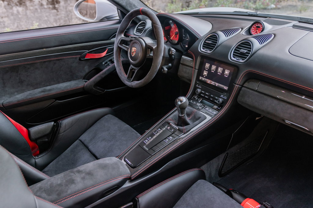 Porsche 718 Cayman GT4