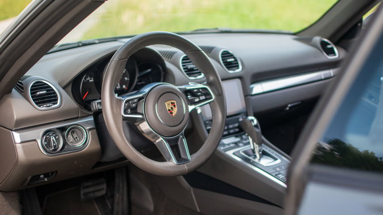Porsche 718 Cayman