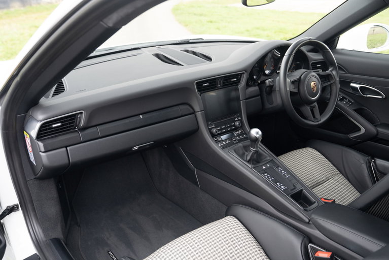 Porsche 991.2 GT3 Touring