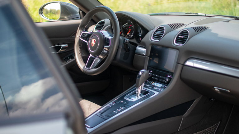 Porsche 718 Cayman