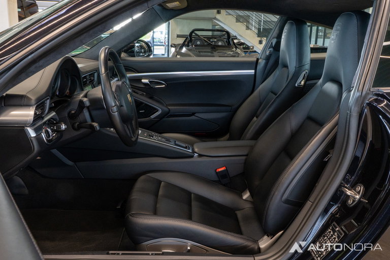 Porsche 991 Carrera 4 Black Edition