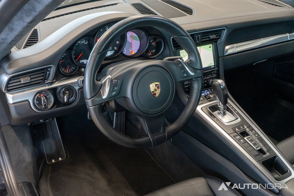 Porsche 991 Carrera 4 Black Edition