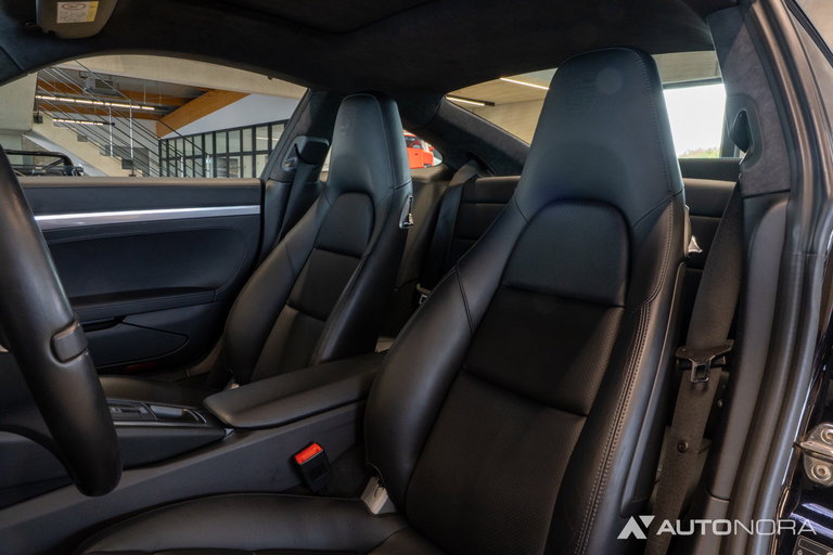Porsche 991 Carrera 4 Black Edition