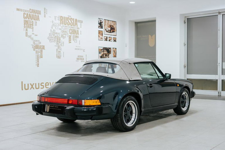 Porsche 911 Carrera 3.2 “25 Jahre 911”