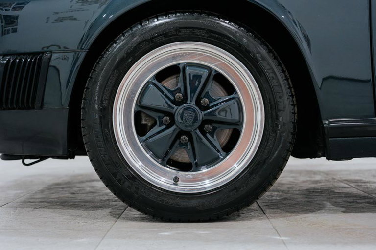 Porsche 911 Carrera 3.2 “25 Jahre 911”