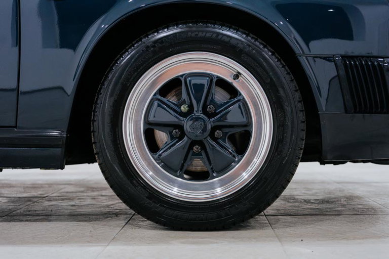 Porsche 911 Carrera 3.2 “25 Jahre 911”