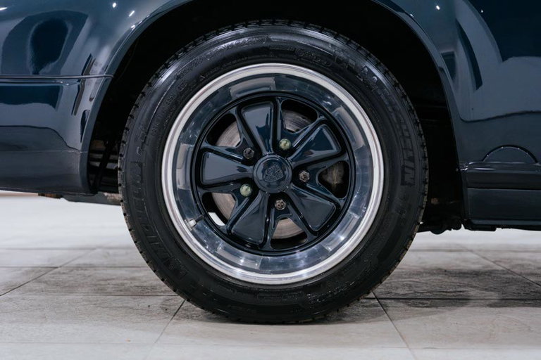 Porsche 911 Carrera 3.2 “25 Jahre 911”