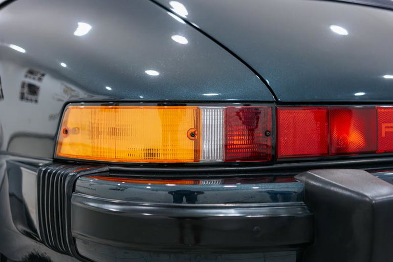Porsche 911 Carrera 3.2 “25 Jahre 911”