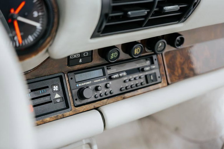 Porsche 911 Carrera 3.2 “25 Jahre 911”
