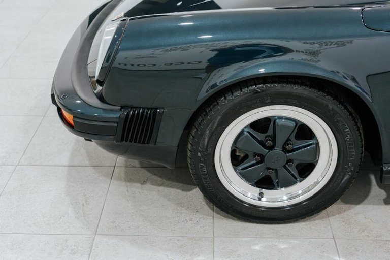 Porsche 911 Carrera 3.2 “25 Jahre 911”