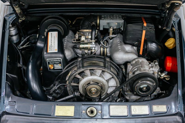 Porsche 911 Carrera 3.2 “25 Jahre 911”