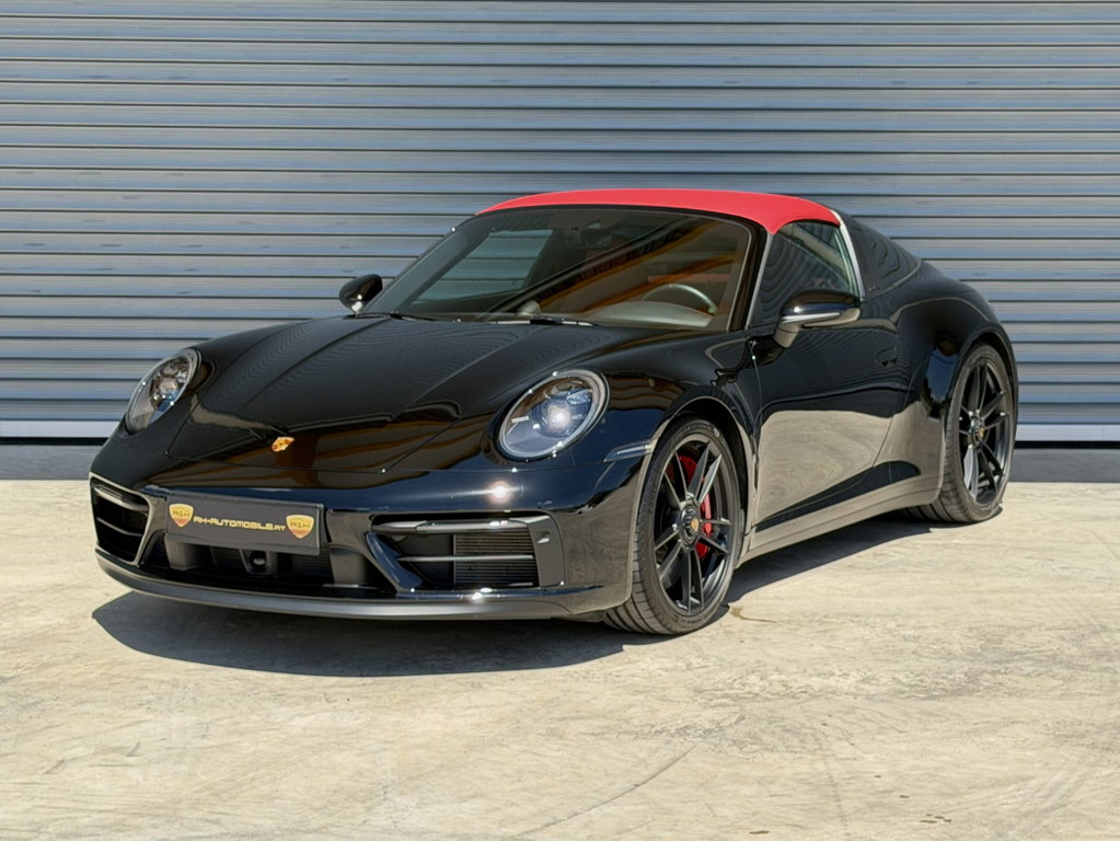 Porsche 992 Carrera 4 GTS