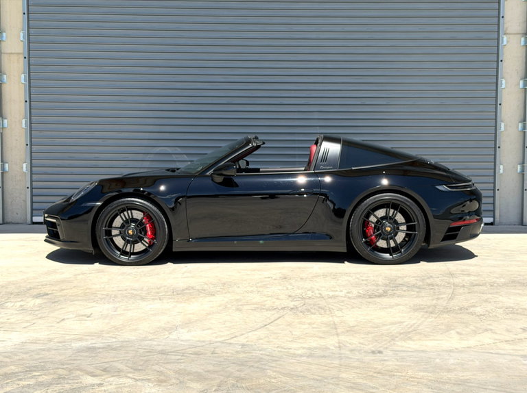 Porsche 992 Carrera 4 GTS