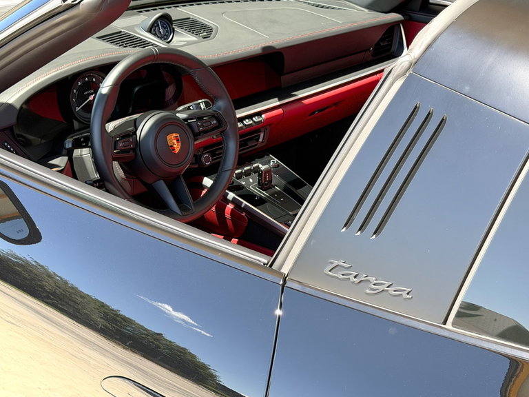 Porsche 992 Carrera 4 GTS