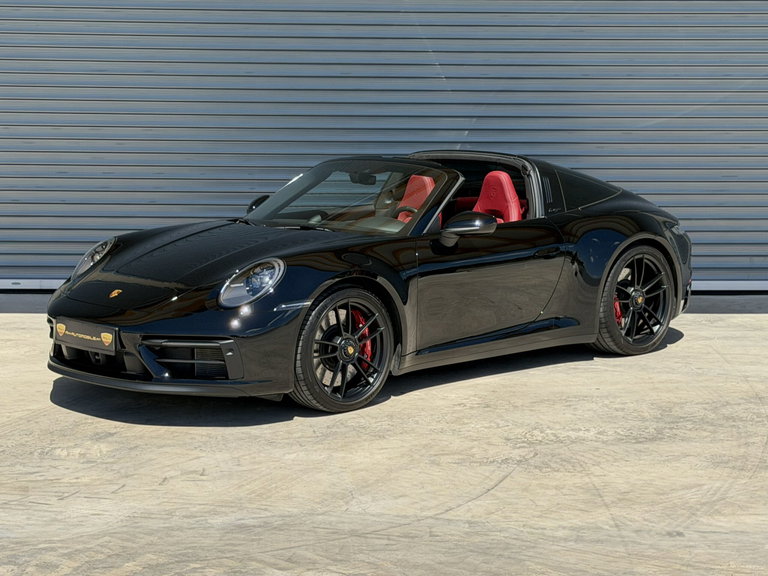 Porsche 992 Carrera 4 GTS