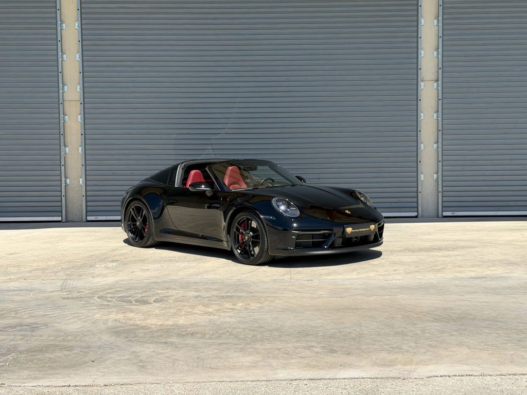 Porsche 992 Carrera 4 GTS