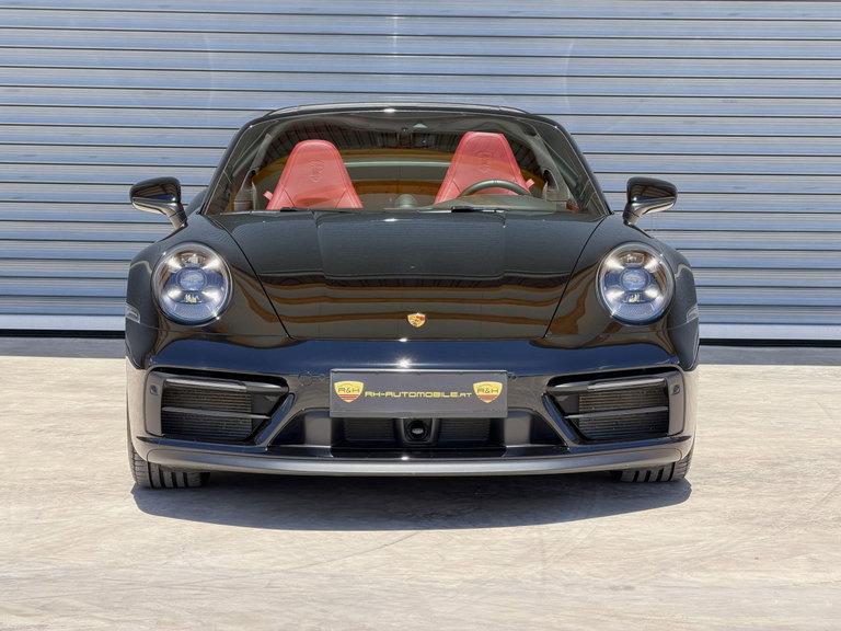 Porsche 992 Carrera 4 GTS