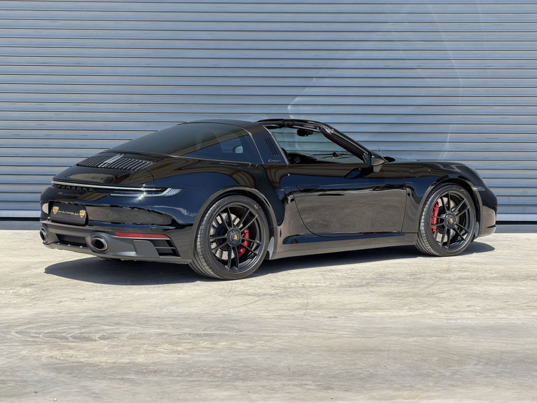 Porsche 992 Carrera 4 GTS
