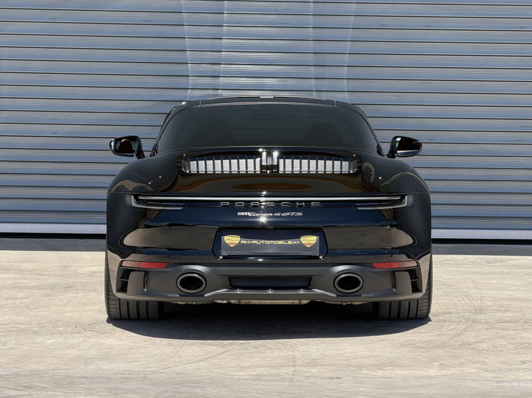 Porsche 992 Carrera 4 GTS