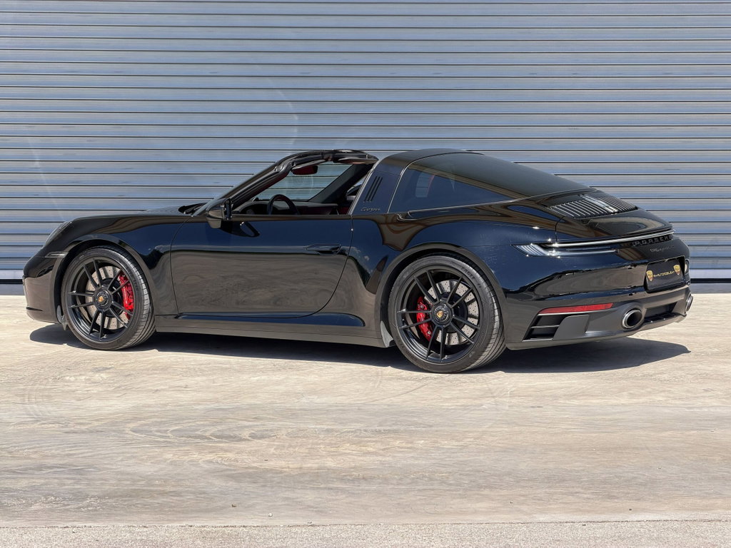 Porsche 992 Carrera 4 GTS