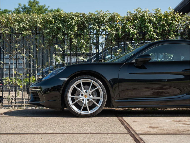 Porsche 718 Cayman