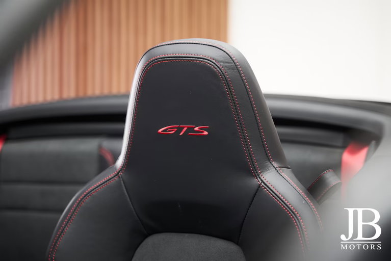 Porsche 992 Carrera 4 GTS