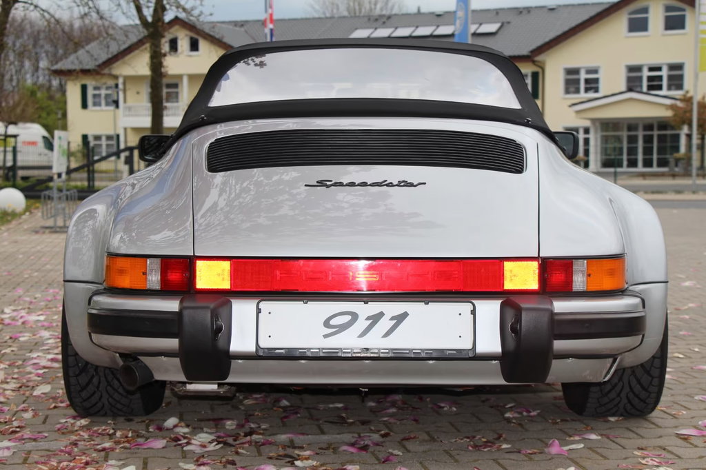Porsche 911 Carrera 3.2 Speedster (US)