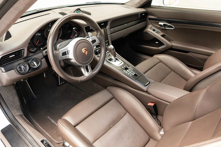 Porsche 991 Carrera GTS