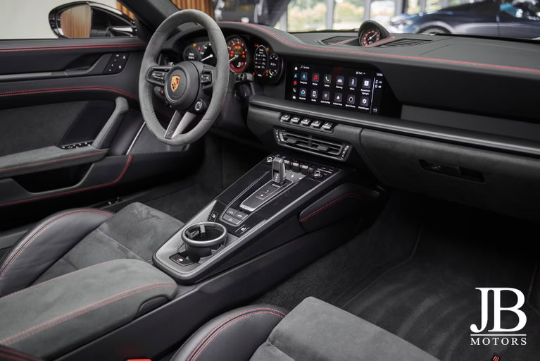 Porsche 992 Carrera 4 GTS