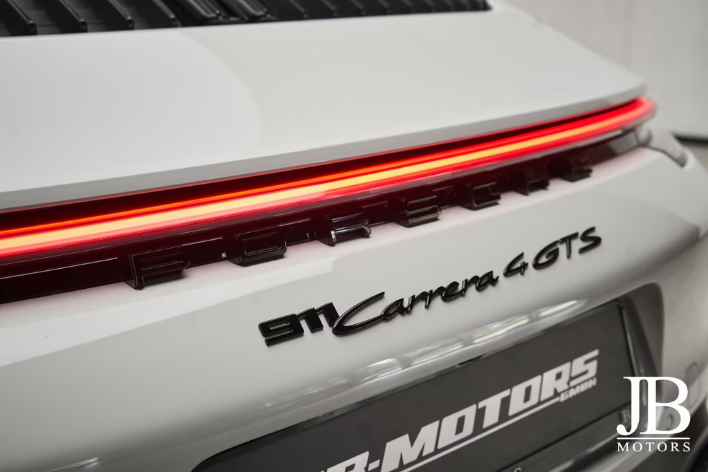Porsche 992 Carrera 4 GTS