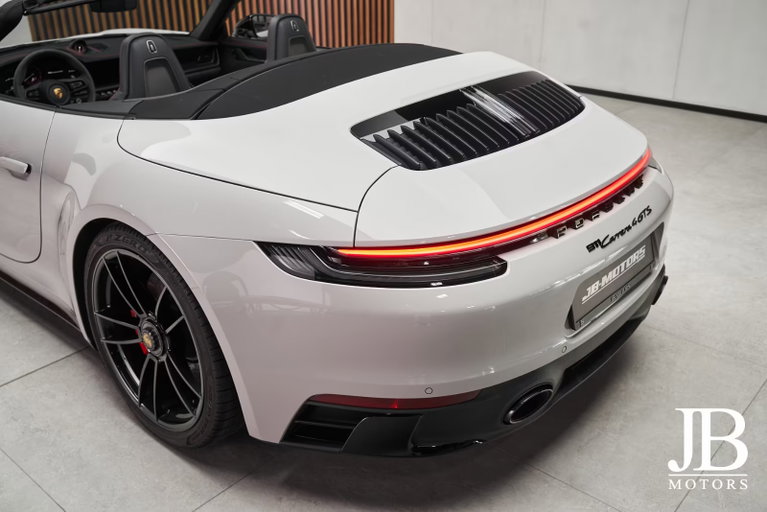 Porsche 992 Carrera 4 GTS
