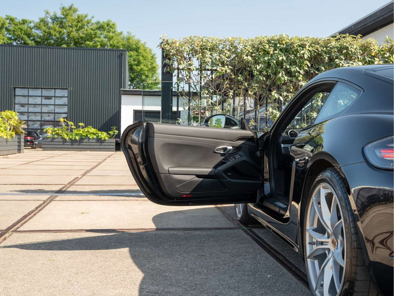 Porsche 718 Cayman