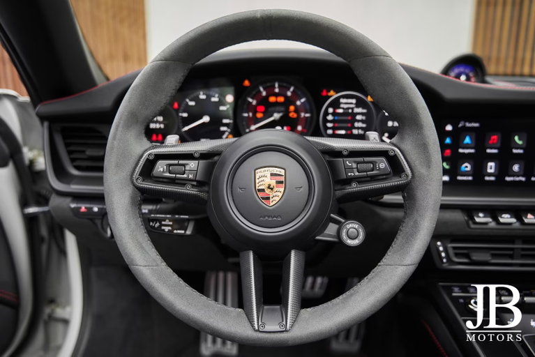 Porsche 992 Carrera 4 GTS
