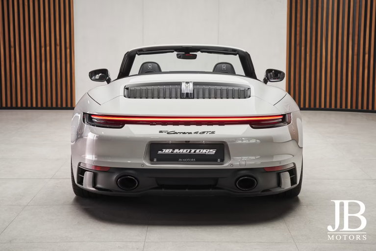 Porsche 992 Carrera 4 GTS