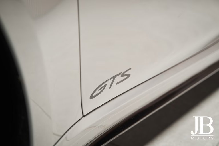 Porsche 992 Carrera 4 GTS