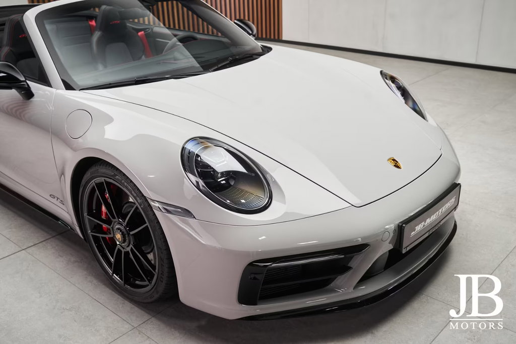Porsche 992 Carrera 4 GTS