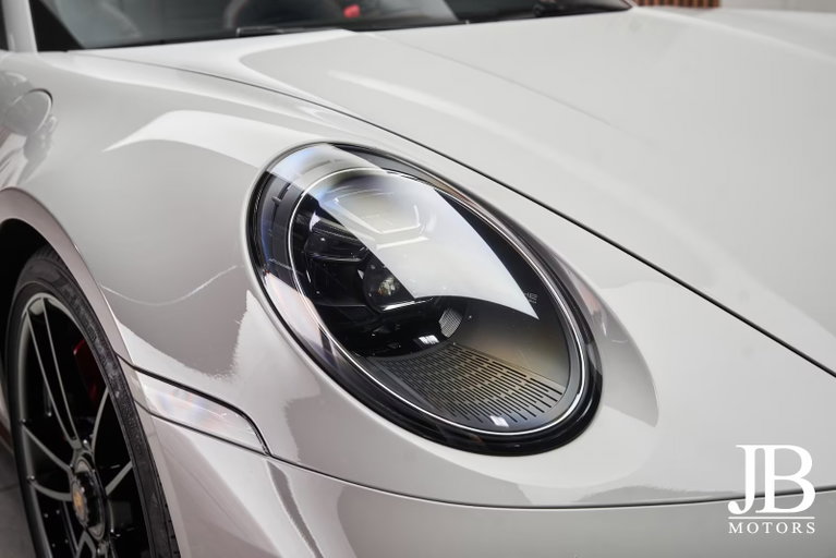 Porsche 992 Carrera 4 GTS