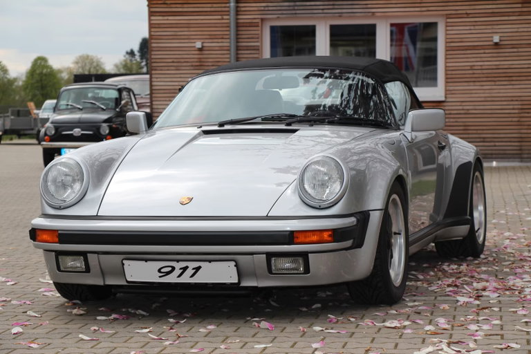 Porsche 911 Carrera 3.2 Speedster